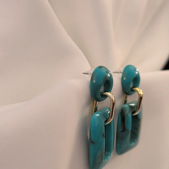 Elegant Turquoise Dangle Earrings - Picture 3 of 8